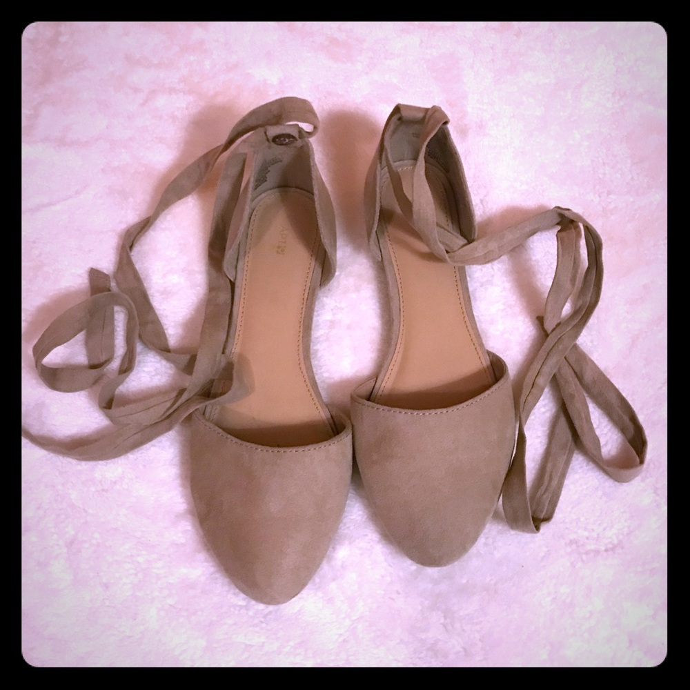 Gorgeous flats that tie up ankle/calf